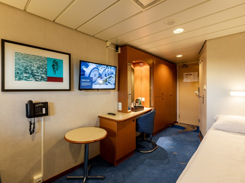 Polar Outside | Twin on upper deck with window (limited view)